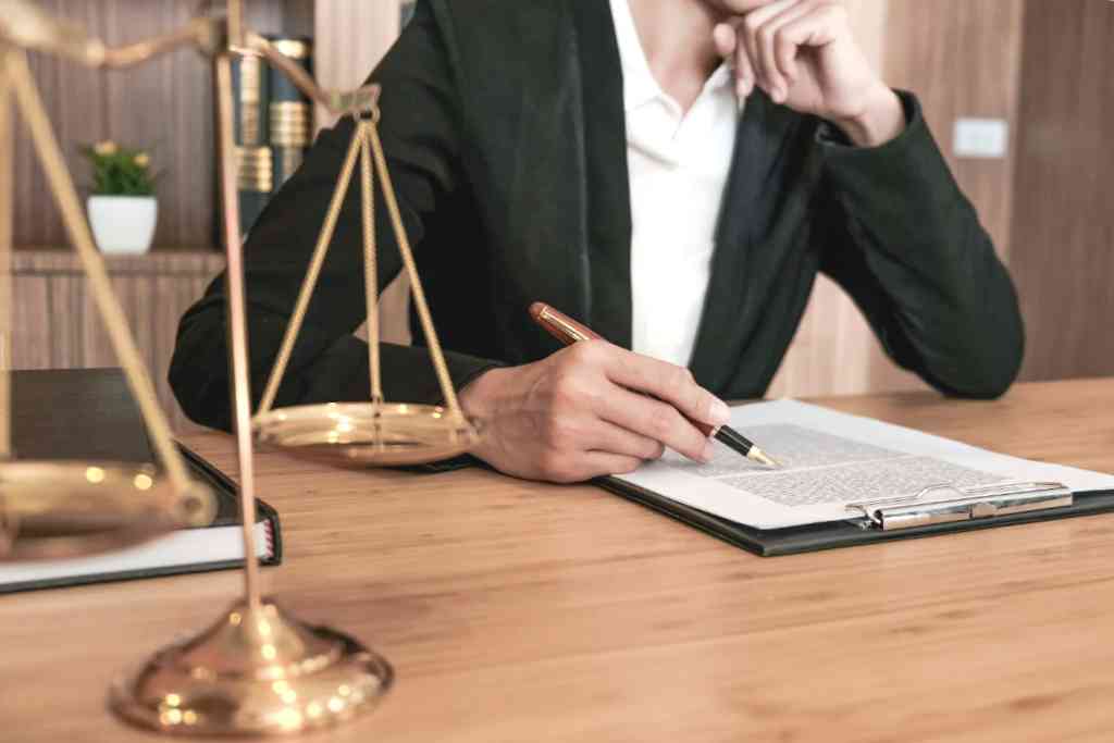 ¿Qué puedes hacer si un abogado no cumple con su trabajo?