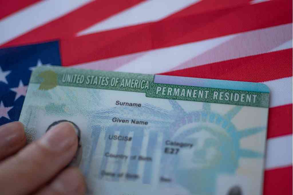 ¿puedo Entrar A Estados Unidos Con Mi Green Card Vencida Guía Abogados Usaemk 3951