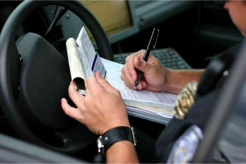 Cita en corte por manejar sin licencia
